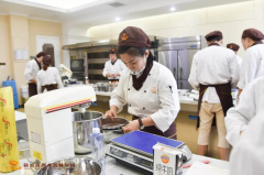 去哈尔滨欧米奇学技术选什么课程?