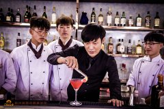 学调酒选什么学校比较好?了解一下哈尔滨欧米奇!