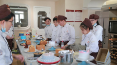 学做蛋糕自己开店,来哈尔滨学西点烘焙技术如何?