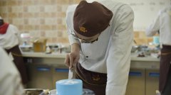 学烘焙想就业要学多久?西点师工资高吗?