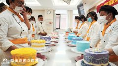 去学校学烘焙学习多久合适?在哈尔滨欧米奇学西点怎么样?