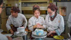 学做蛋糕烘焙哪里好,哈尔滨欧米奇学校怎么样?
