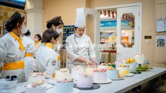 学习蛋糕技术找培训机构,找哈尔滨欧米奇准没错